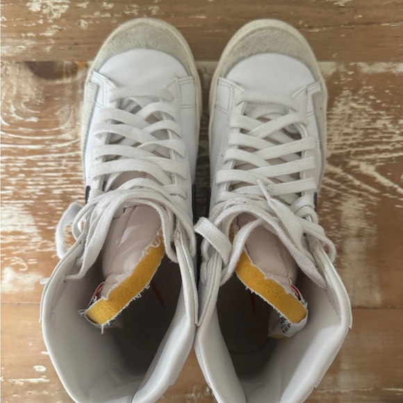 Nike woman’s blazer mid 77 black/white 8.5! Super well maintained! - Picture 2 of 5